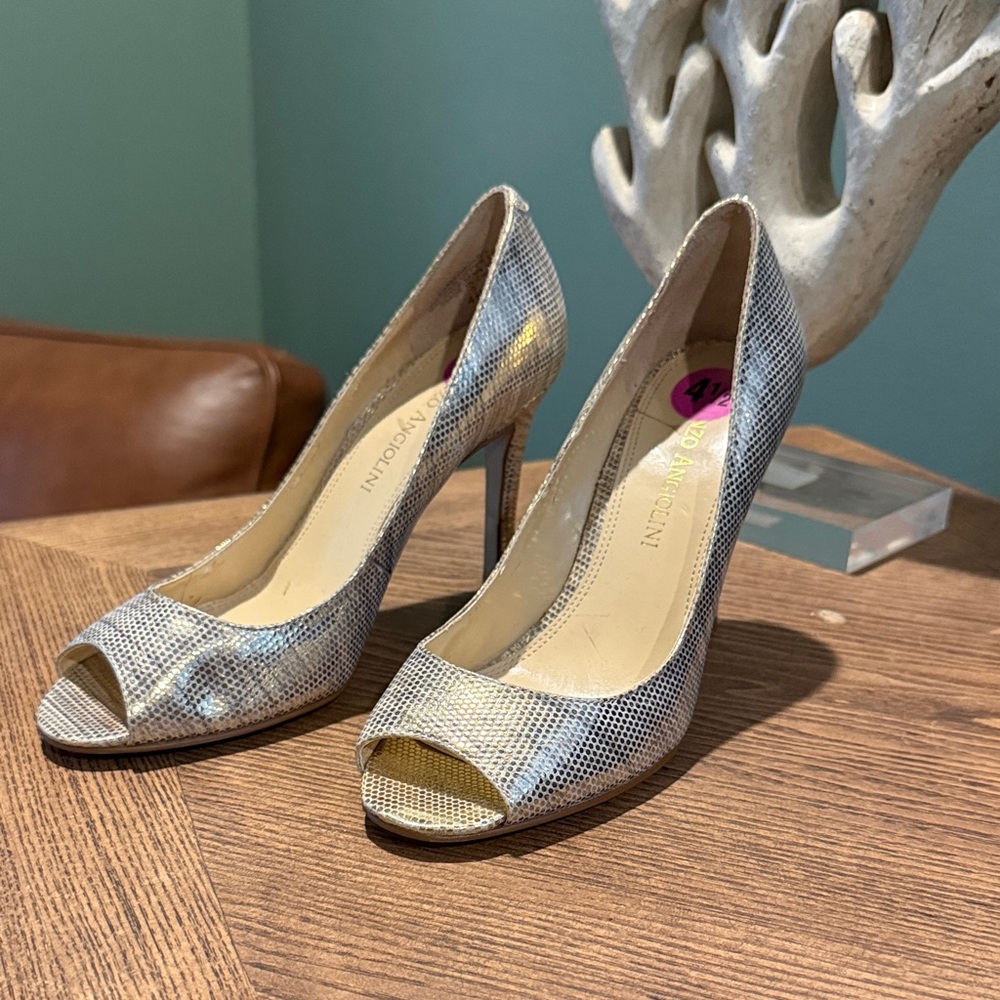 ENZO ANGIOLINI Shimmering Silver Peep-Toe Heels